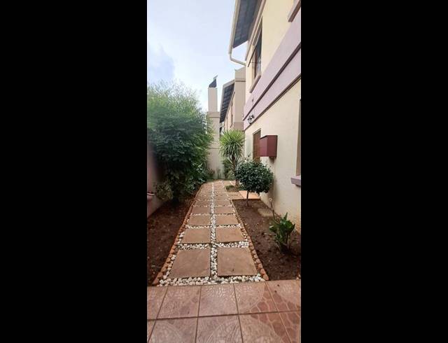3 BEDROOM TOWNHOUSE FOR SALE IN VANDERBIJLPARK SE 2